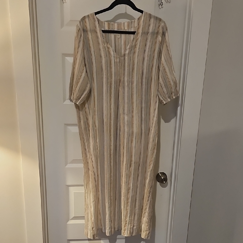 Striped Beige and White MAXI Dress.  SO CUTE AND COMFY.  COULD BE MATERNITY!!!
